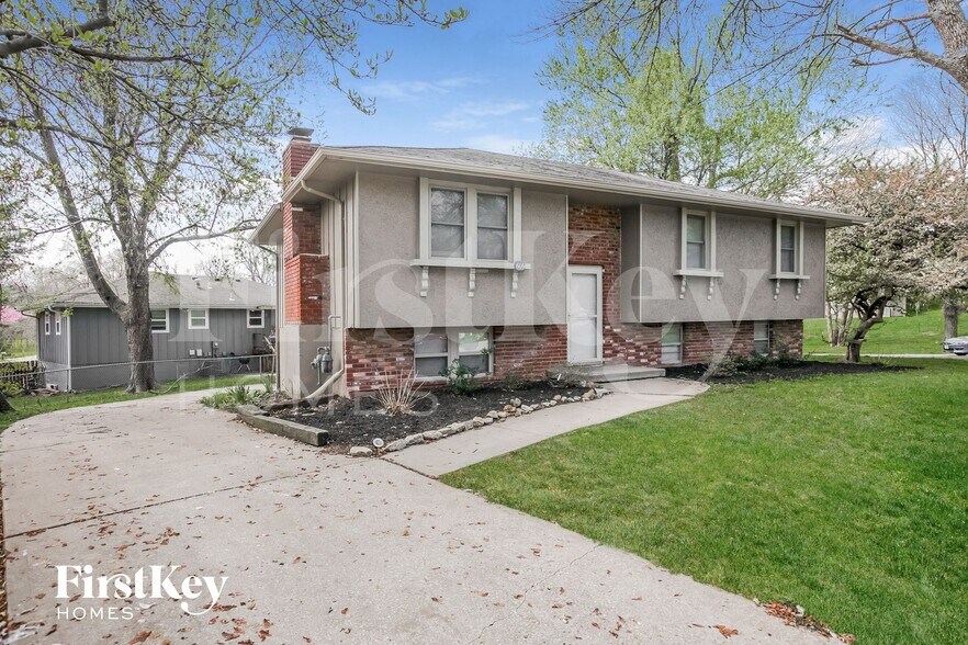 Building Photo - 606 NE Park Cir