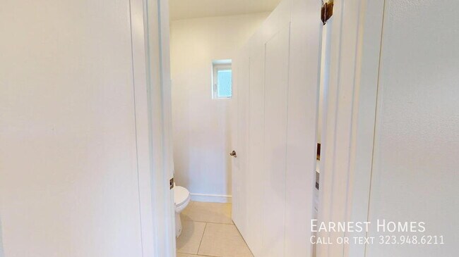 Building Photo - 147 1/2 Roselake Avenue-