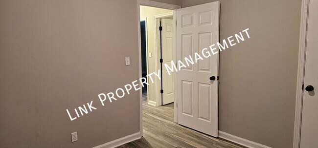 Building Photo - 2310 N Chamberlain Ave