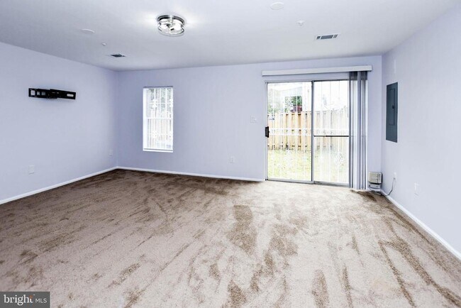 Building Photo - 915 Westlake Dr