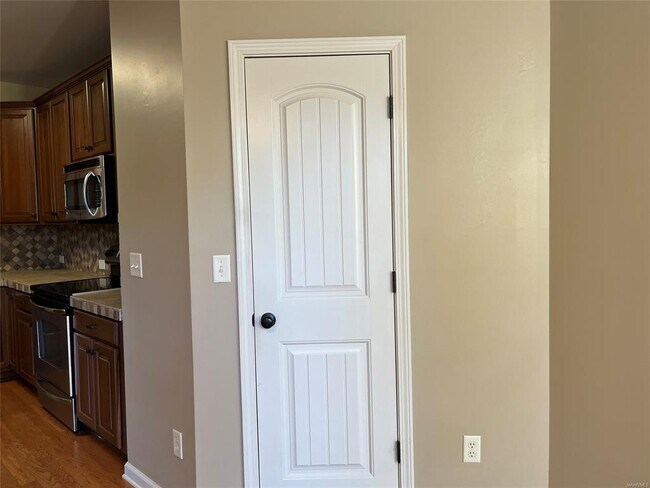 Building Photo - 9085 Black Cherry Trl