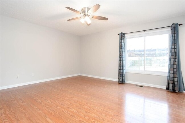 Building Photo - 4049 Leicester Dr NE