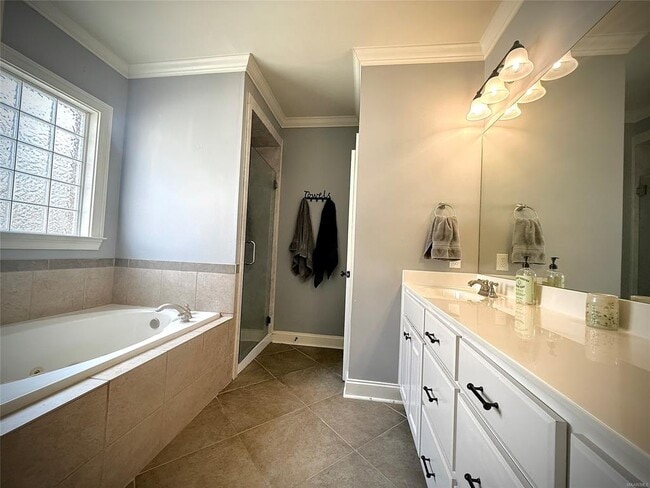 Building Photo - 5812 Lotus Cir