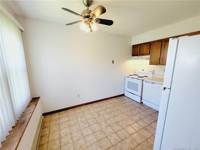 Building Photo - 96 Valley Dr