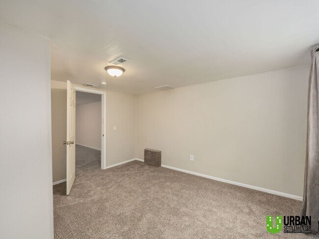 Building Photo - 3104 W Heroy Ave