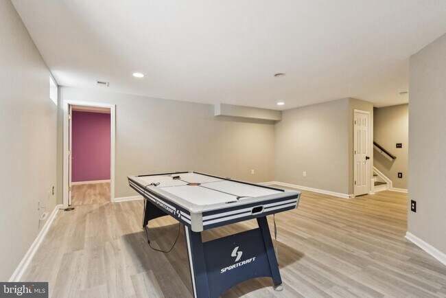 Building Photo - 120 Douglas Dr