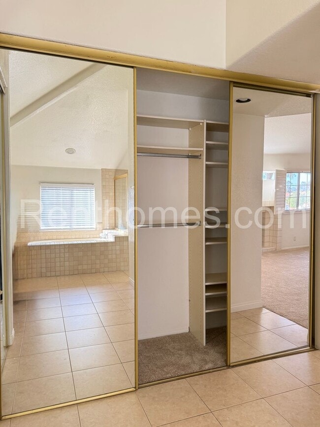 Building Photo - 11858 Caminito Corriente
