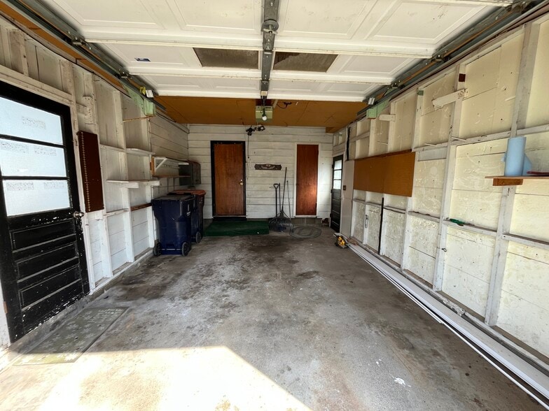 Building Photo - 393 W 20th St