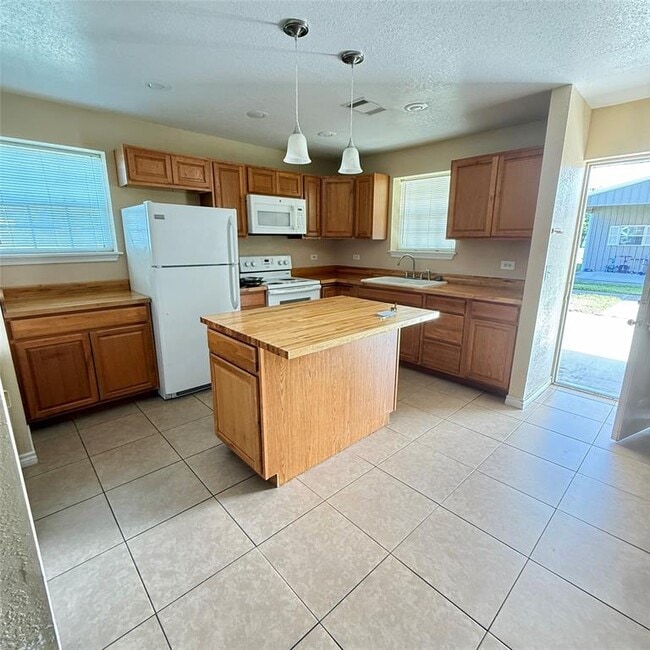 Building Photo - 5945 FM 1459 Rd