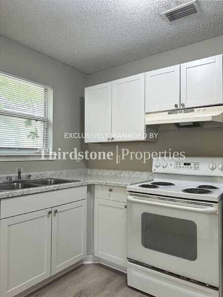 Building Photo - 2148 Baldwin St