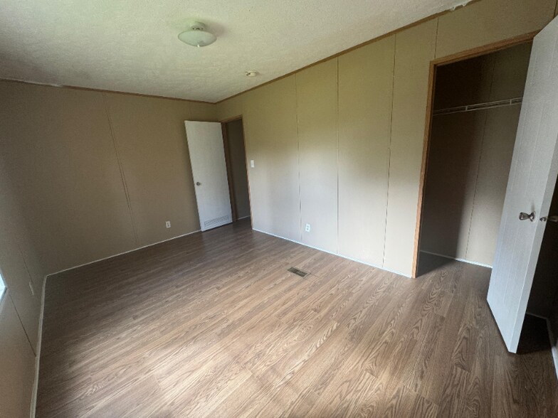Building Photo - 6901 Mangrove Dr