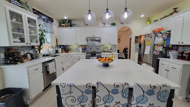 Building Photo - Beautiful 5 Bed/3Ba Single Family Home