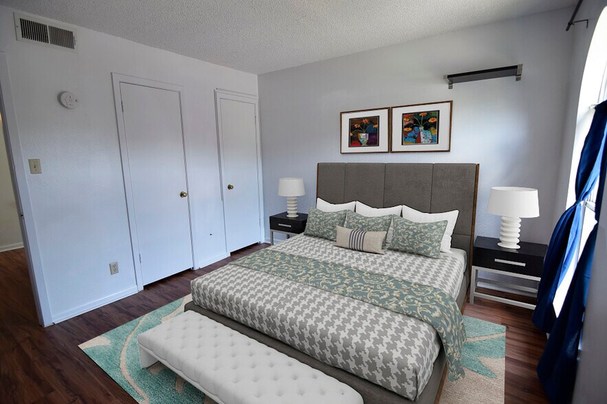 smaller bedroom - 1126 Hollow Creek Dr