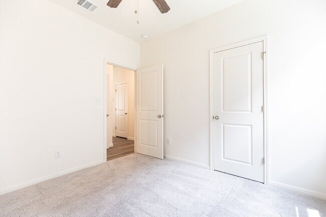 Building Photo - 141 Rubrum Rd