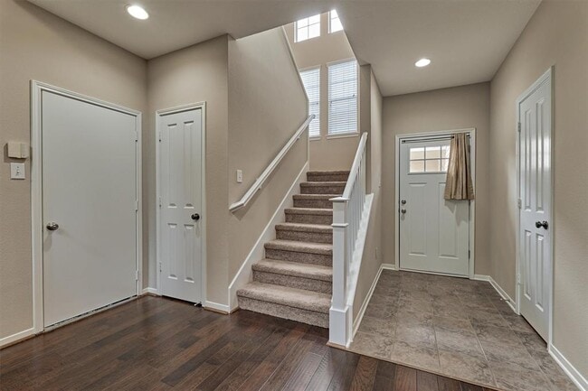 Building Photo - 83 Woodlily Pl