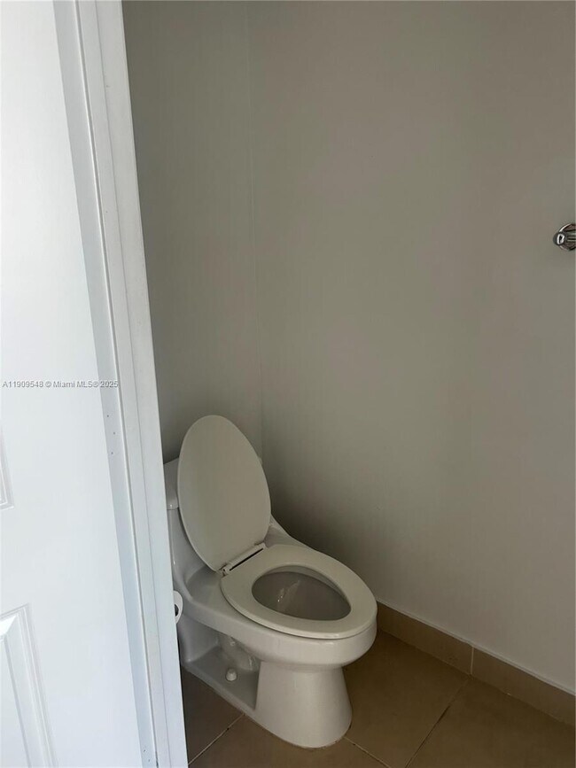 Building Photo - 480 Hibiscus St