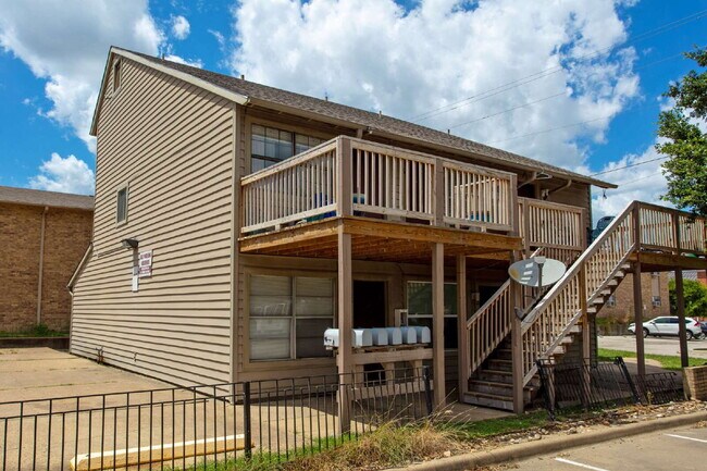 Building Photo - efficiency unit close to campus