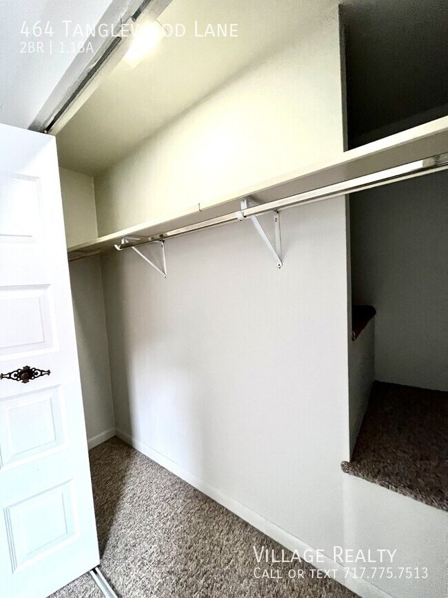 Building Photo - 464 Tanglewood Ln