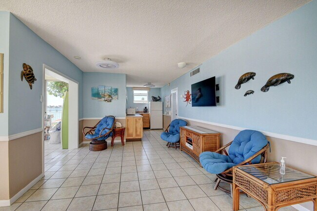 Building Photo - 1810 New Palm Way