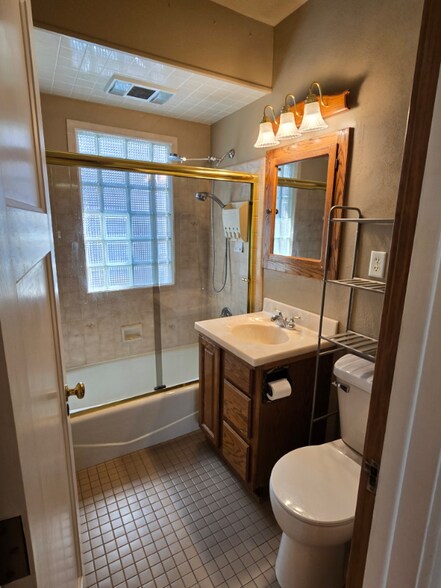 Building Photo - 2913 N 55th St