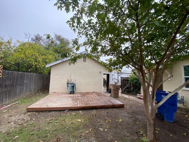 Building Photo - Follow the yellow brick to this Remodeled 2 BD 1 BA House in NE Bakersfield