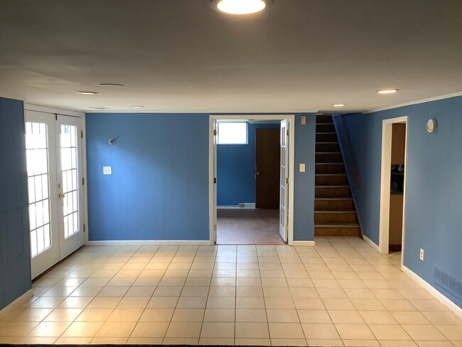 Building Photo - SPACIOUS SINGLE FAMILY HOME FOR RENT