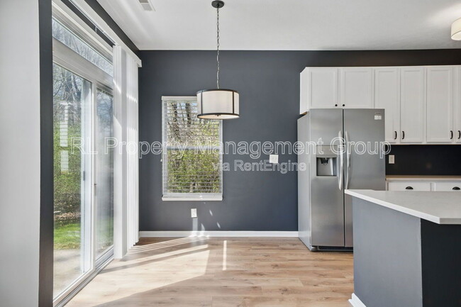 Building Photo - 646 Grove Cir
