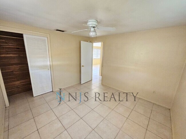 Building Photo - True 2/1.5/1 with FIREPLACE, fenced yard and all tile flooring throughout!