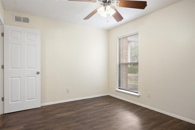 Building Photo - 10616 Mellow Meadow Dr