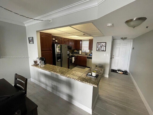 Building Photo - 3300 W Rolling Hills Cir