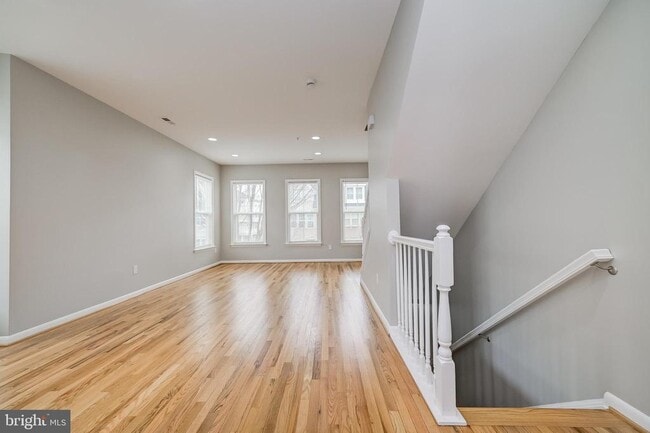 Building Photo - 252 Hemingway Dr