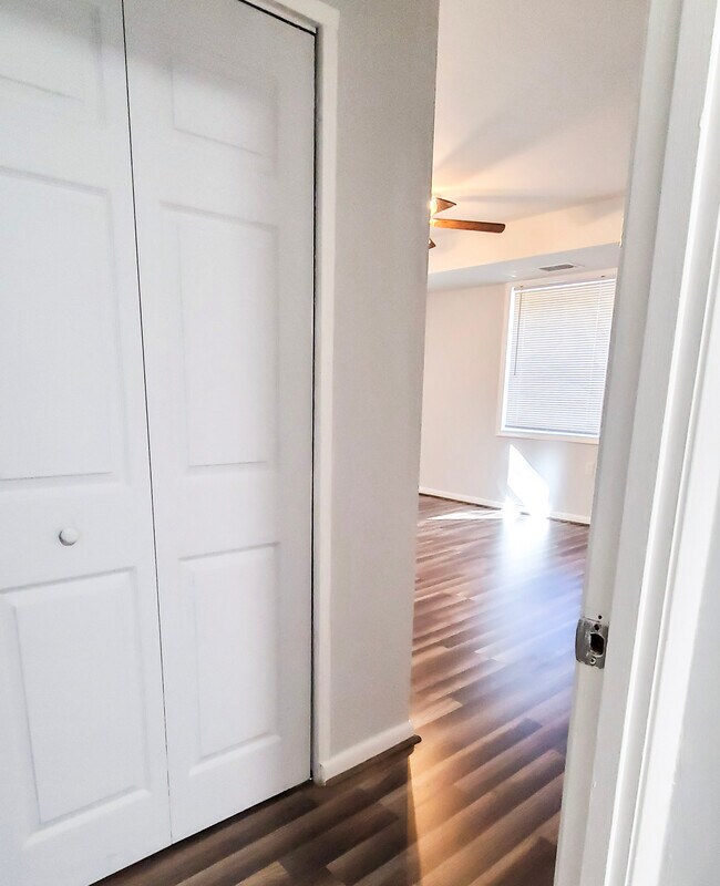 Building Photo - 7165 Cross St