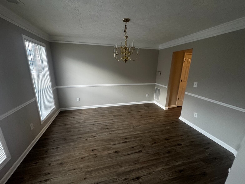 Building Photo - Room in House on Tara Bend