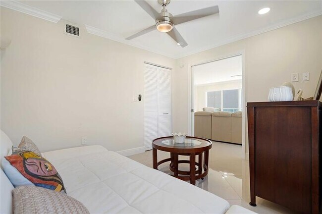Building Photo - 3400 Galt Ocean Dr