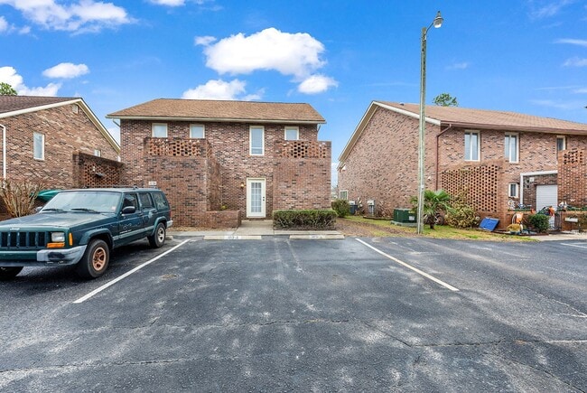 Building Photo - Master Suite with Balcony!!! Completely remodeled 2 level townhome close to the beaches of Surfside!