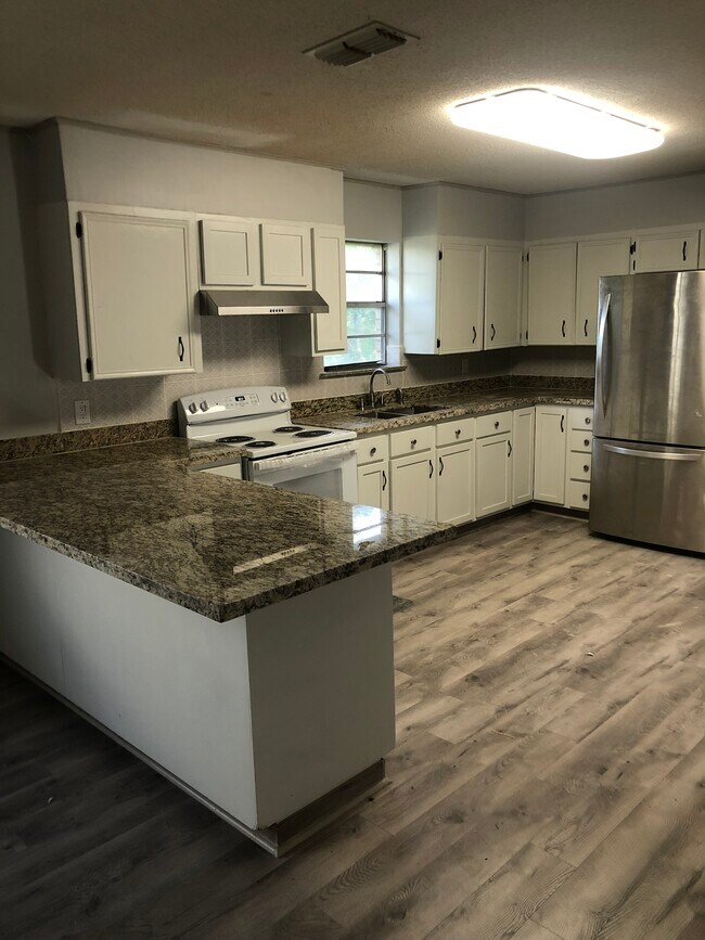 Building Photo - 529 E Williamson Ave