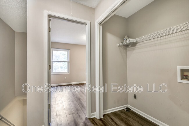 Building Photo - 1702 Twin Brooks Dr SE