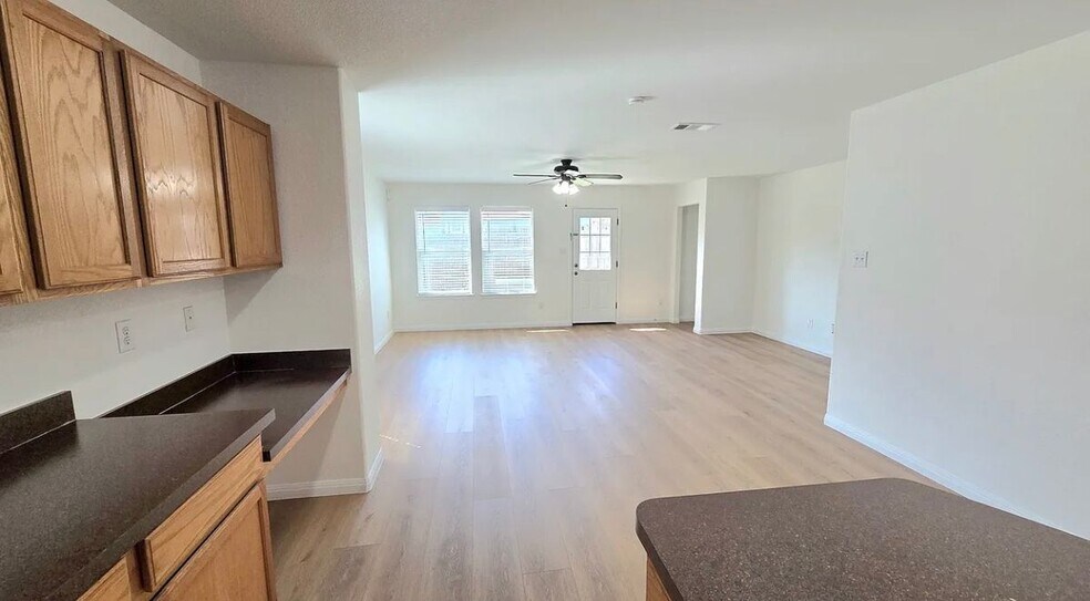 Building Photo - 1241 Kachina Ln