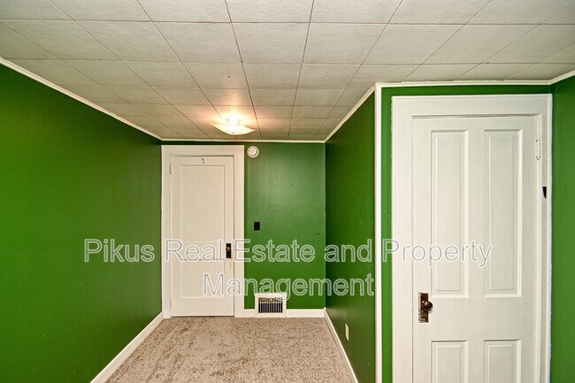 Building Photo - 2227 New Milford Rd