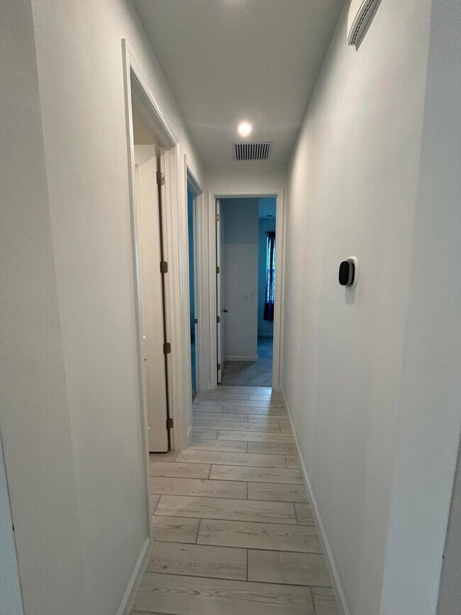 Building Photo - 12808 SW Eleanor Dr