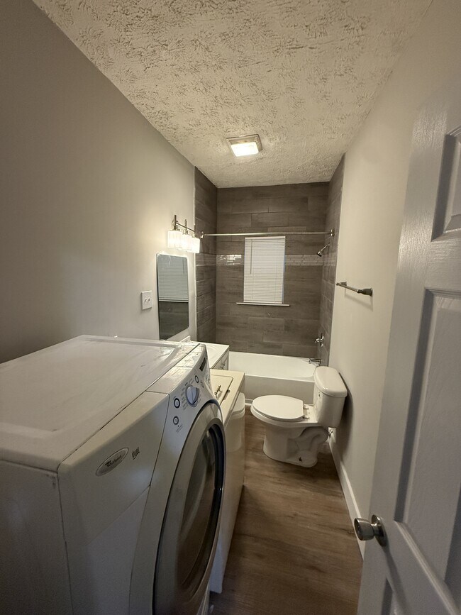 Building Photo - 1512 English Ave