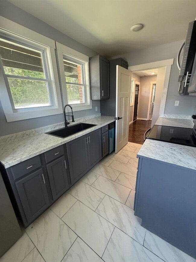 Building Photo - 709 Ridgecrest Way