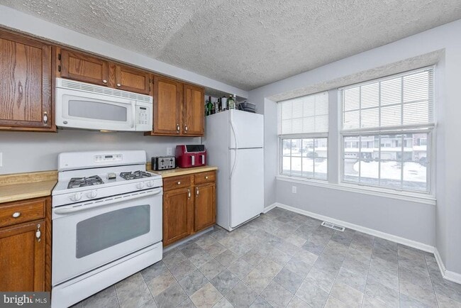 Building Photo - 6 Andrew Ct