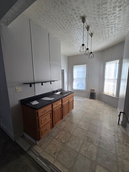 Building Photo - 118 Linden Ave