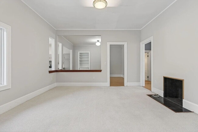 Building Photo - Beautiful First-Floor Condo in Portland’s West End