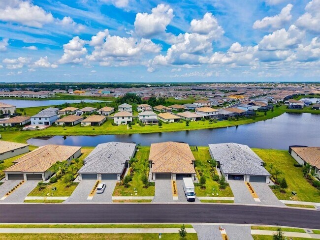 Building Photo - 15519 Sunny Day Dr