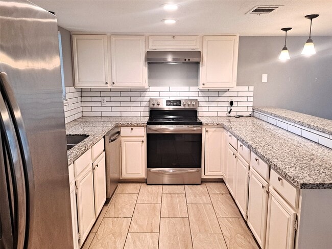 Building Photo - 2917 Bassingham Dr