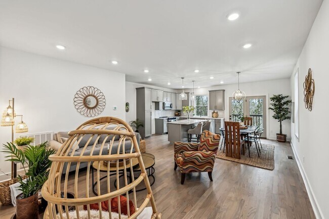 Building Photo - 2111 Chadwell Retreat Dr