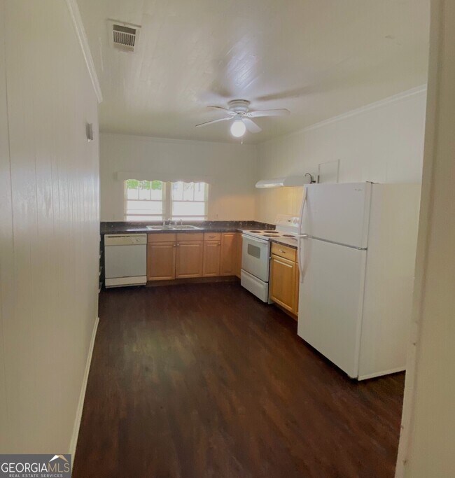 Building Photo - 122 Mandeville Ave