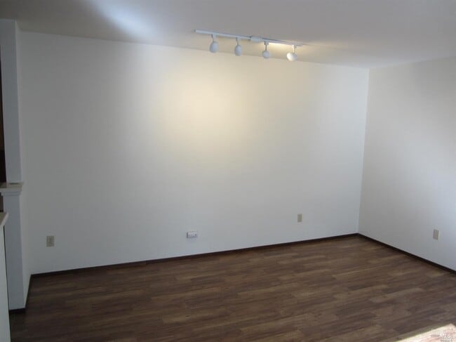 Building Photo - 1939 Windmill Cir